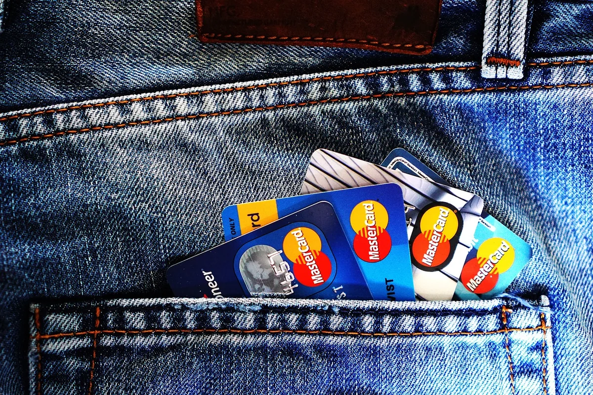 Découvrez les avantages de la mastercard dual en 2026 pour simplifier vos paiements